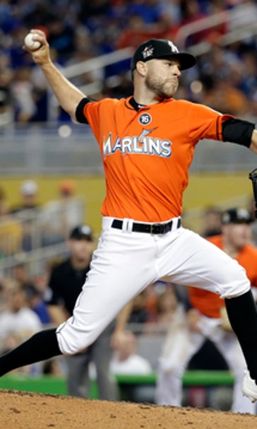 Marlins trade RHP David Phelps to Mariners for 4 prospects